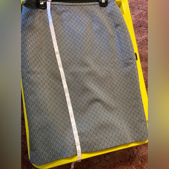 2 piece black and white designed Le suit buissness casual blazer and skirt combo - Picture 10 of 12